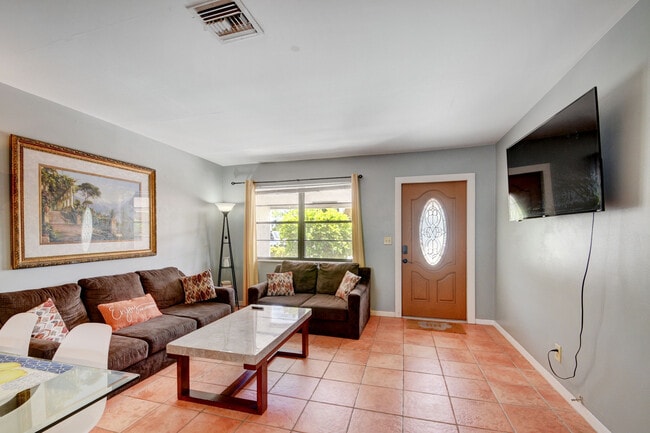 Photo - 103 SW 10th Ave Unit Main House