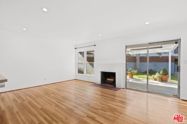 Photo - 12730 La Maida St