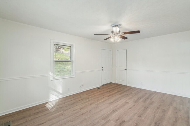 Photo - 2324 Greenfield Ln