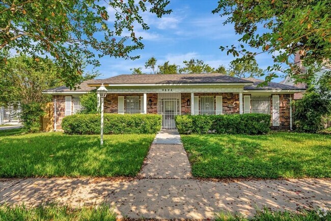 Building Photo - 3624 Bastrop St Rental