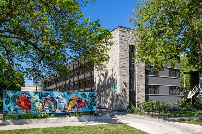 914 North Blvd. Oak Park, IL 60302