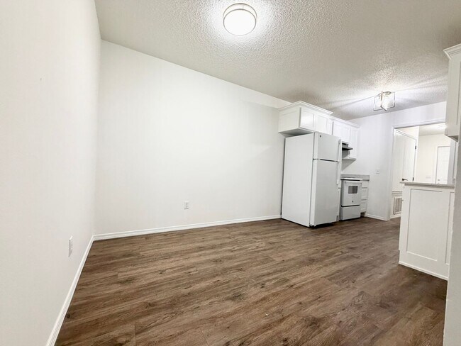 Photo - ***5905 B Sara Street***