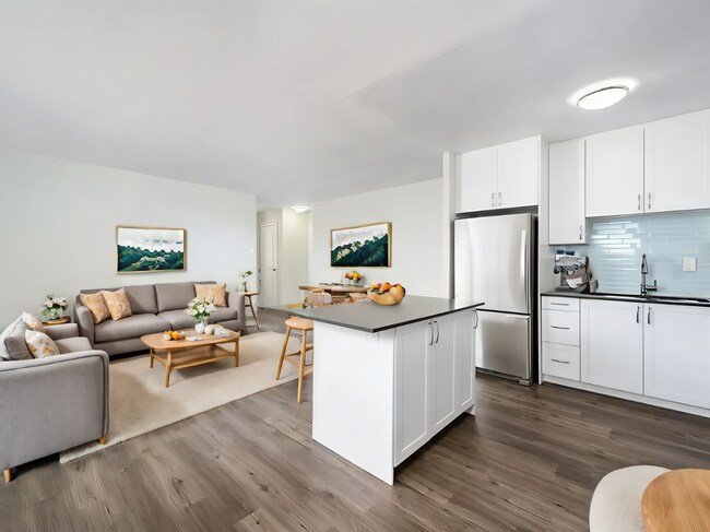 Interior Photo - 3045 Queen Frederica Drive