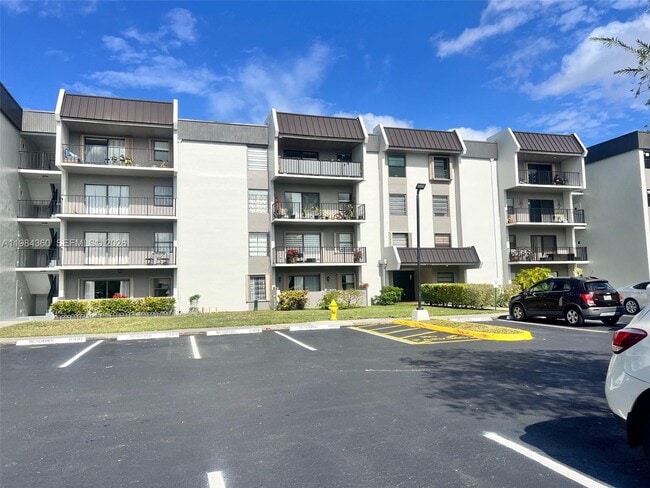 Building Photo - 10431 N Kendall Dr Unit D314