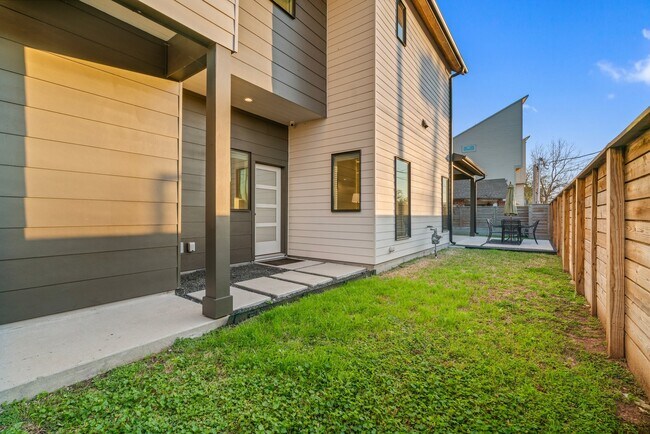 Photo - 3802 Commerce St