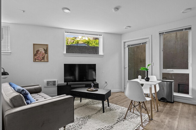 Photo - 750 11th Ave E Unidad 206 Rental