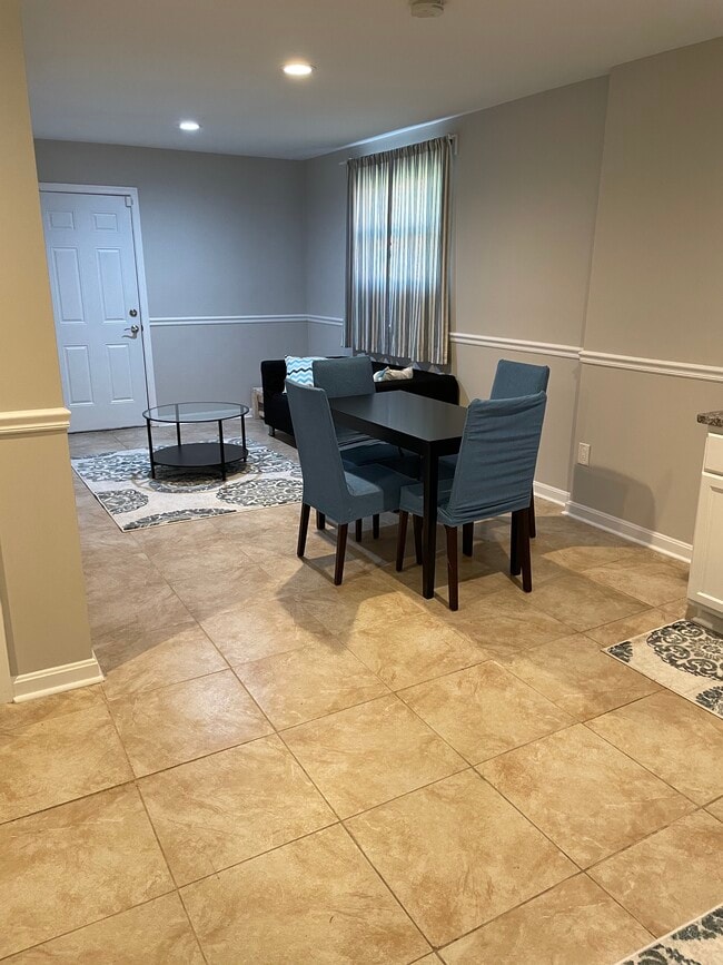 Dining - 4296 Southern Ave SE Unit B