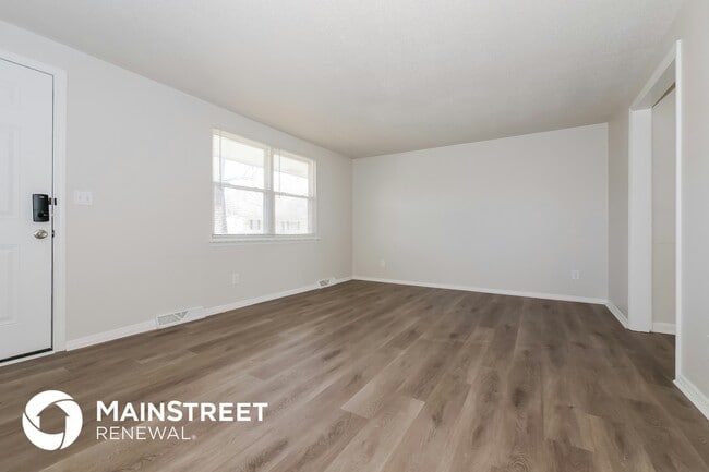 Photo - 1045 Lindenwood Ln
