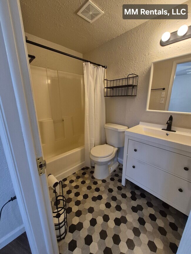 Photo - 2110 W 19th St