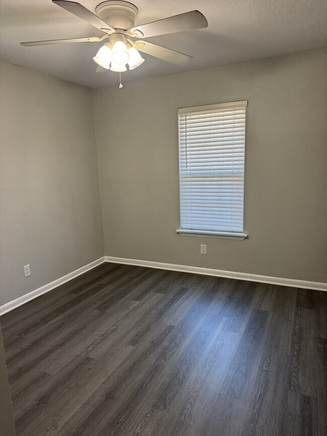 Photo - 915 Latil St