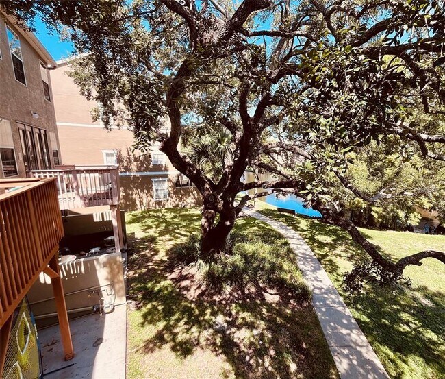 Photo - 2915 Pointeview Dr