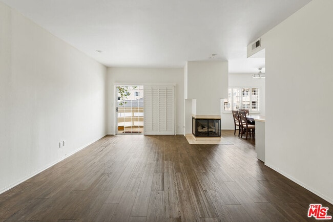 Photo - 1800 Butler Ave Unidad 105