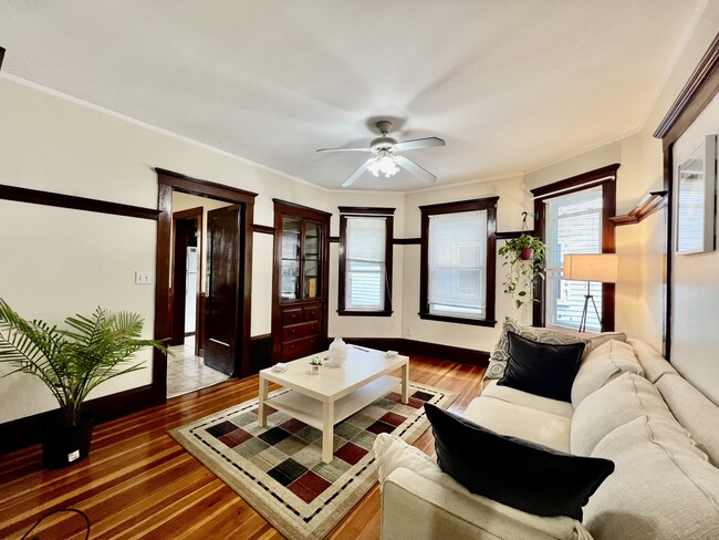 Building Photo - 19 Turner St Unit 2