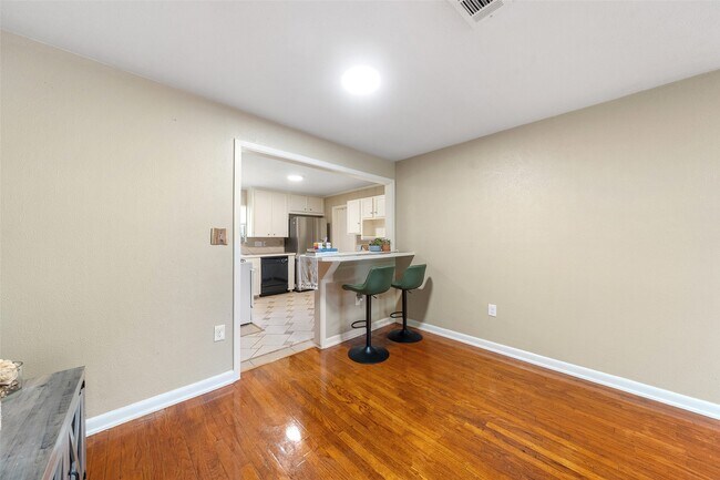 Photo - 1105 Thomas Ave