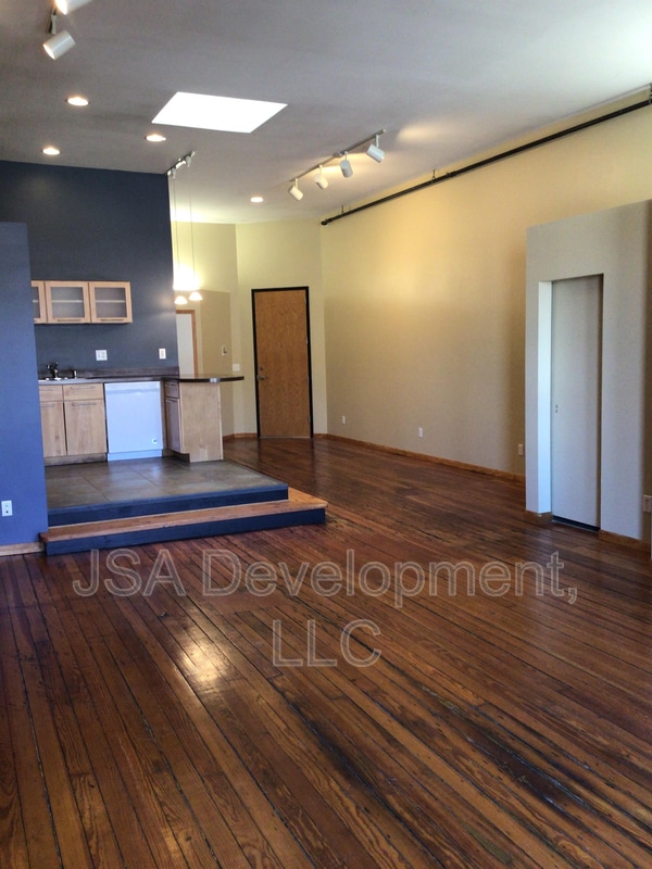 Photo - 220-224 E 4th St