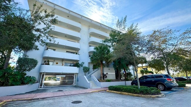 Building Exterior - 130 S Shore Dr Unit #4B