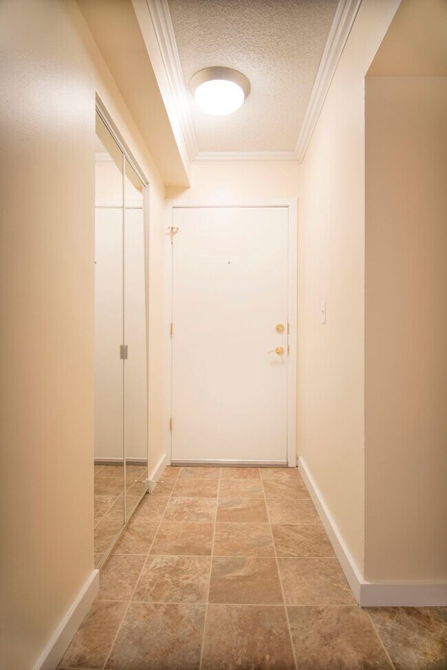 Photo - Excelsior Manor Apartments