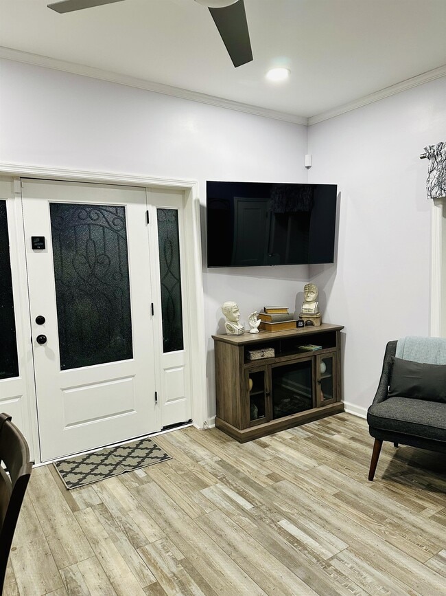 Photo - 325 Pendleton St NW