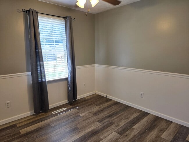 Photo - 273 Woodbridge Dr