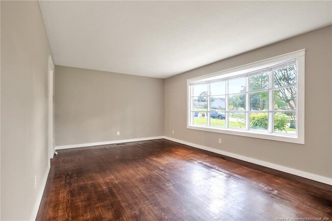 Photo - 604 Roundtree Dr