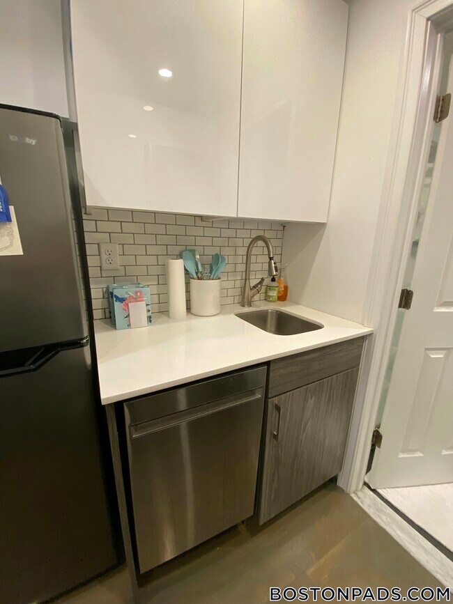 Photo - 270 Newbury St Unit 2