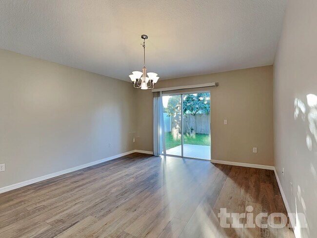 Photo - 864 Vanderbilt Dr