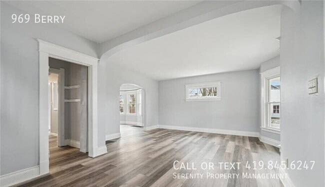 Photo - 969 Berry St