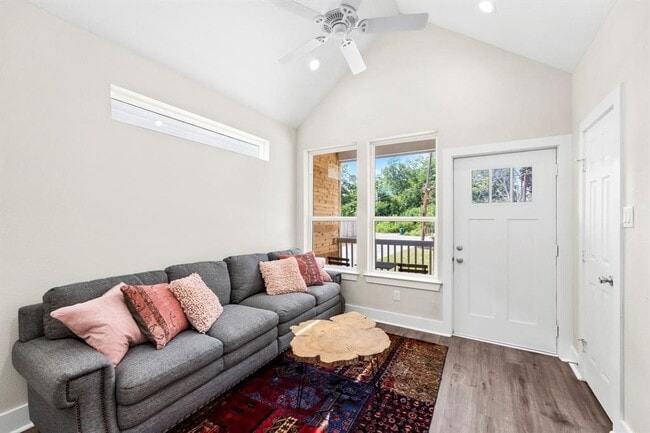 Photo - 6832 Morrow St