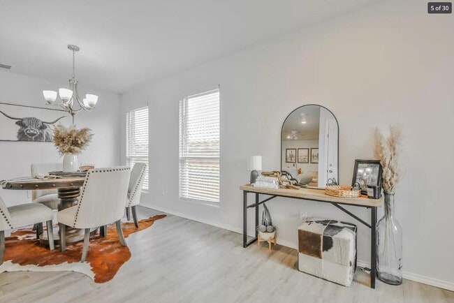 Photo - 5502 Jarvis St