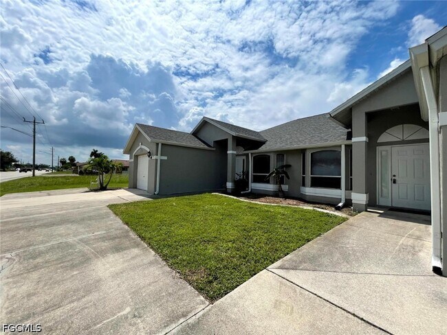 Photo - 908 Cape Coral Pkwy W