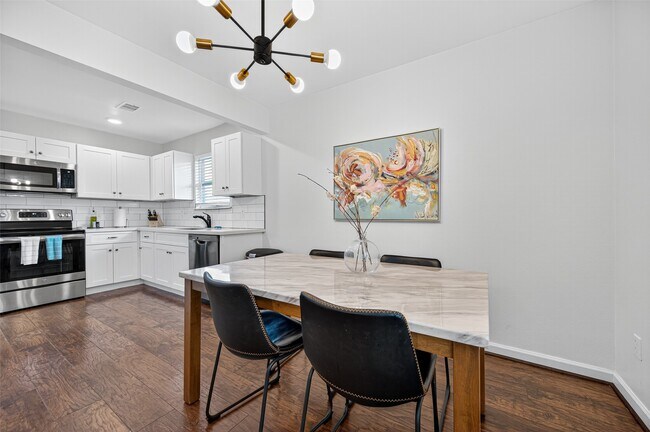 Photo - 2212 Rosewood St Unidad F