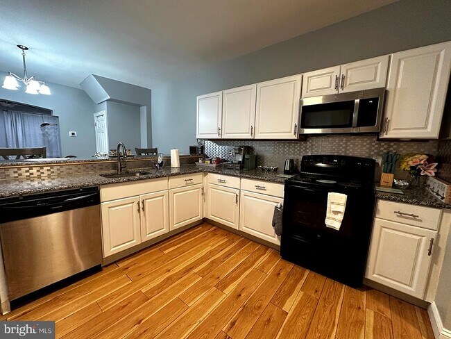 Photo - 700 S 60th St