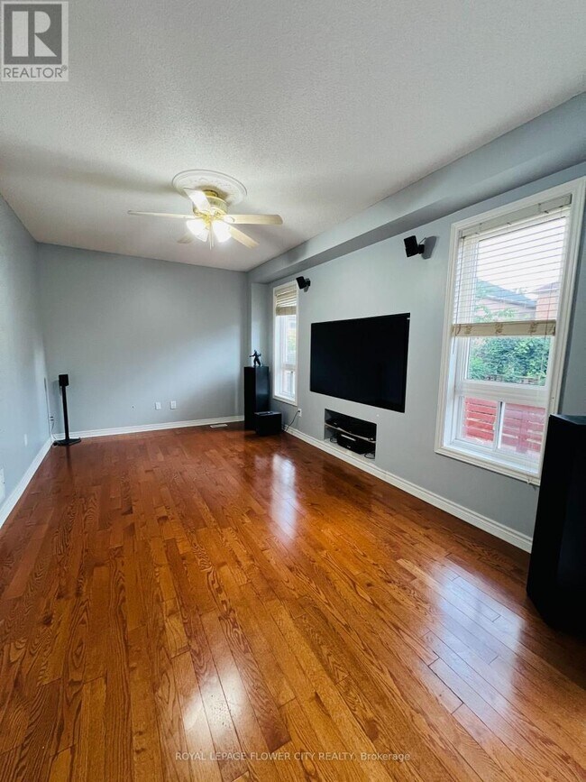 Photo - 9 Shuter Ln