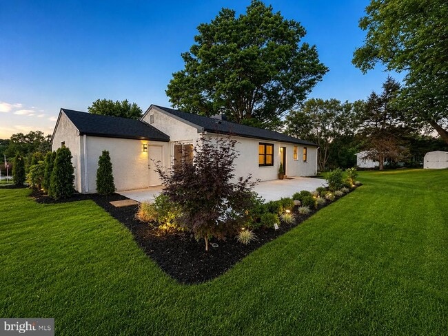 800 Falcon Ln