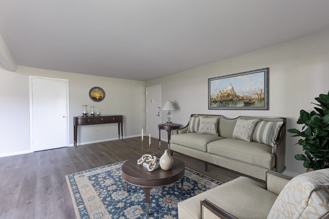 Building Photo - Waterside Village Rental