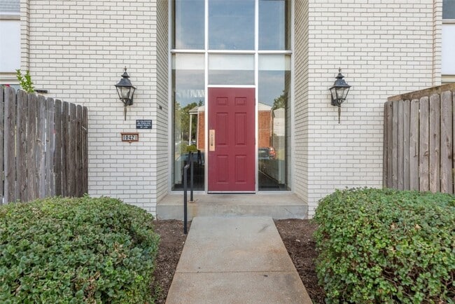 Photo - 10421 Briarbend Dr Unit 10