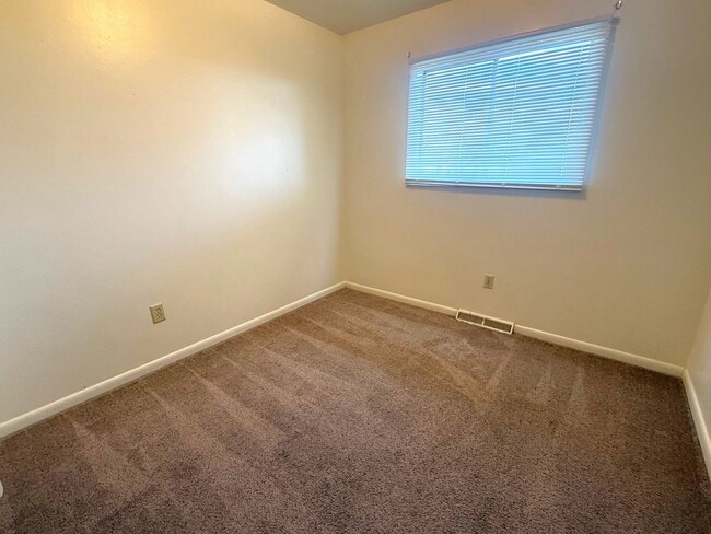 Photo - 3 Bedroom House w/ Garage