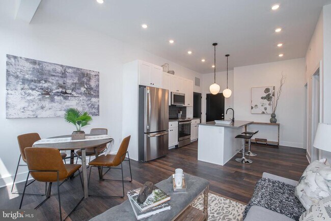 Photo - 2940 W Thompson St Unit 301