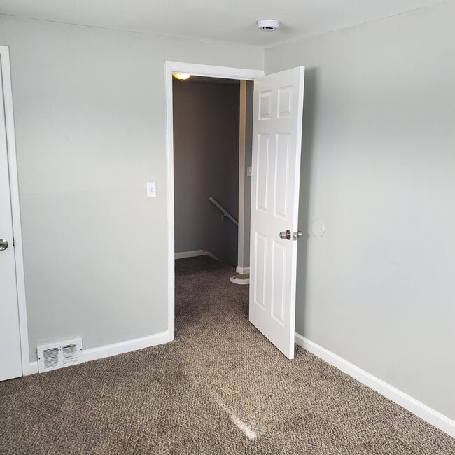 Photo - 3BDRM SIDE BY SIDE DUPLEX FOR RENT