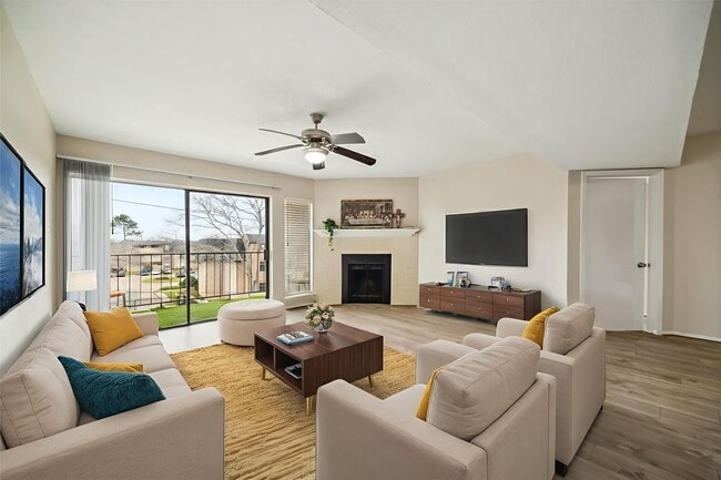 Photo - 2822 S Bartell Dr Unidad 31