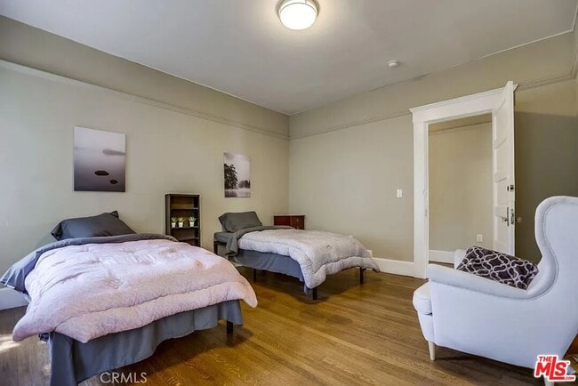 Photo - 2901 Raymond Ave Unidad 2903