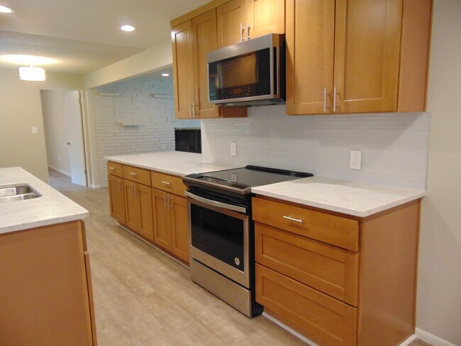 Photo - 3 Bedroom/1.75 Bath Bellevue Remodeled Ram...