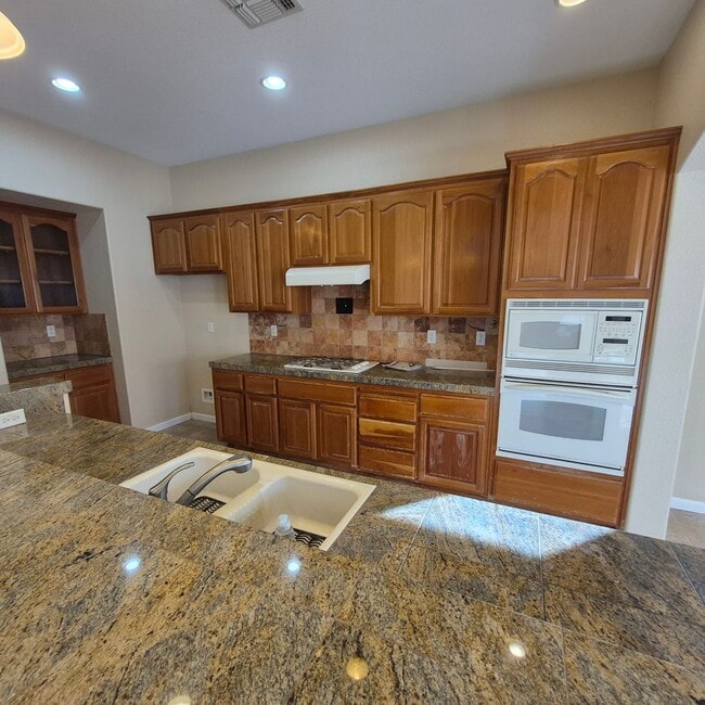 Photo - Spacious 3 Bedroom home with office in South Elk Grove.  Nice Home!