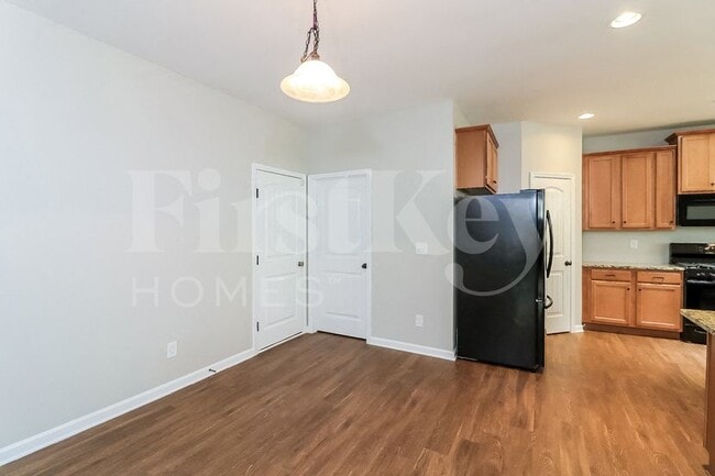 Photo - 405 Trail Finders Way