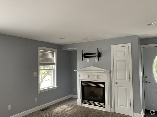 Building Photo - 878 State Rd Unit 1 Rental