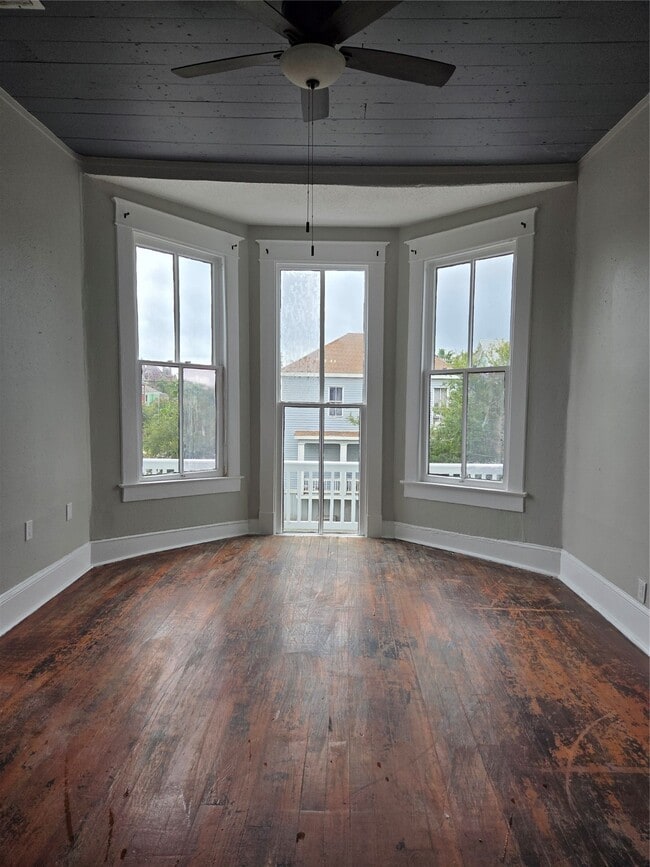 Photo - 1502 Winnie St