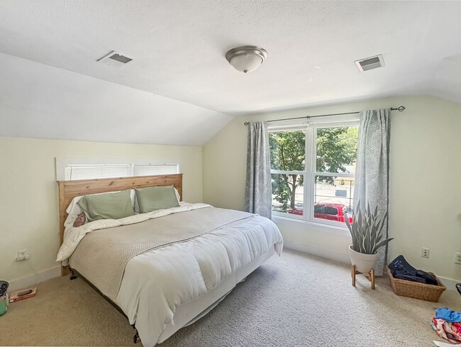 706 Rosewood Ave SE