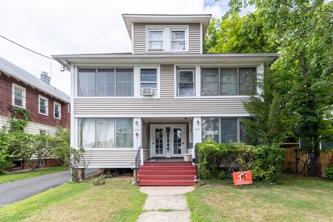 Building Photo - 372-374 Harold St Unit 2R