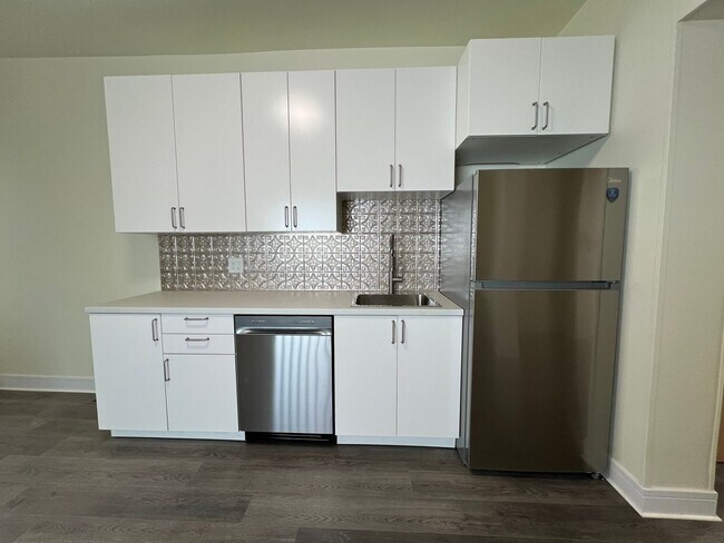 Photo - Updated 5BR 2 bath house now showing!