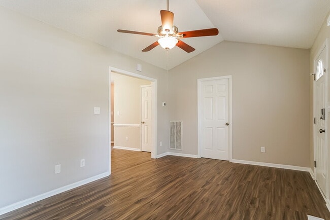 Photo - 1024 Holly Pointe Dr